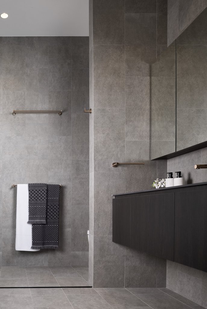 Round Double Towel Rail 600mm - Image 4