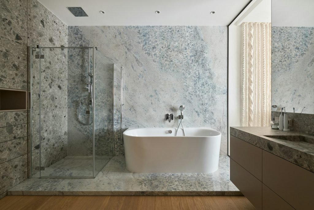 Wall Bathtubs