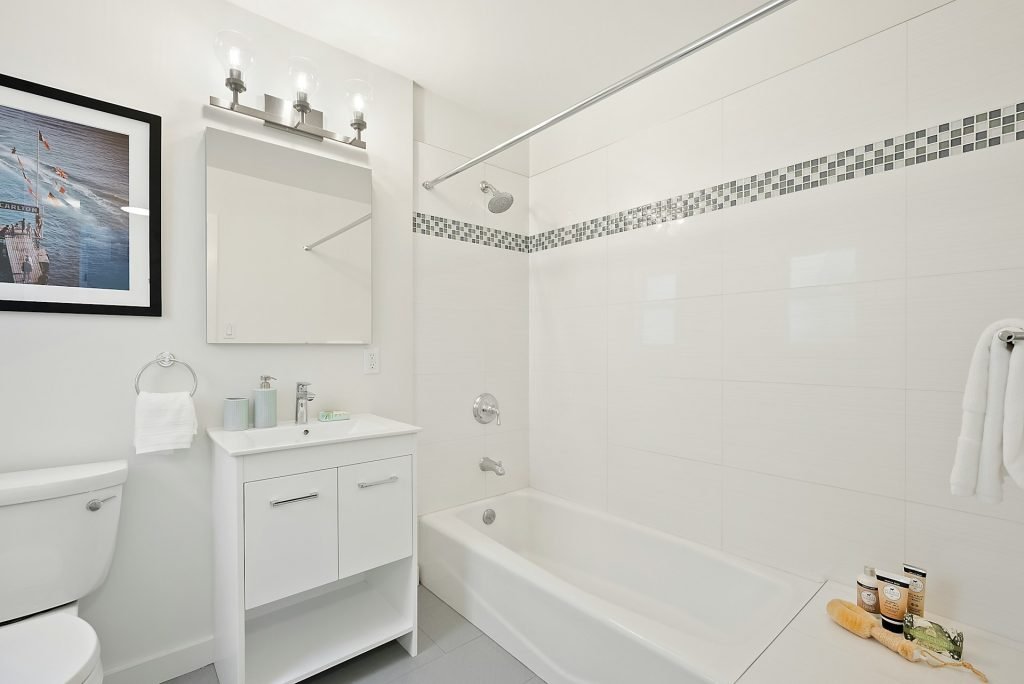 bathtub for small bathrooms
