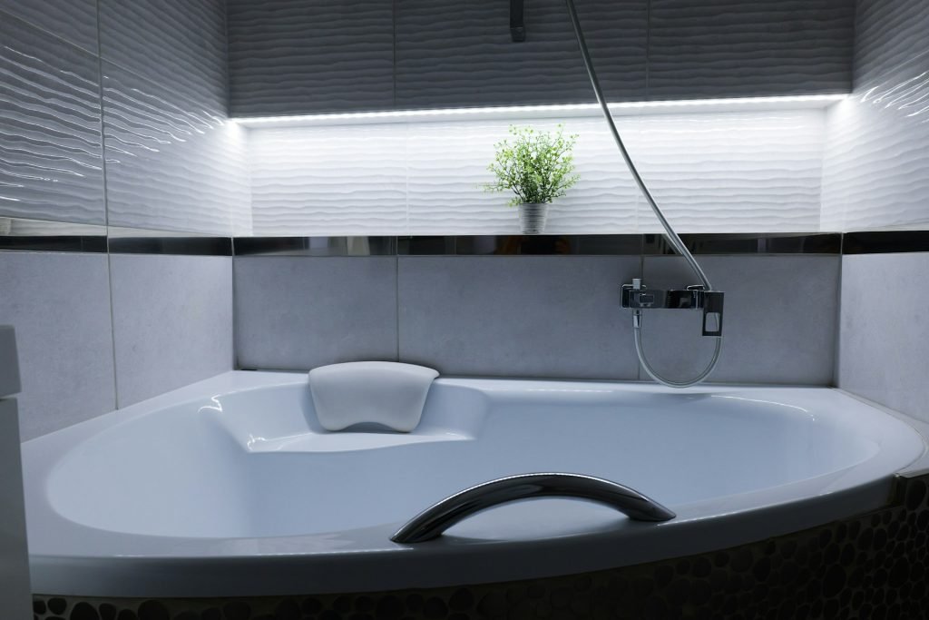 corner bathtub
